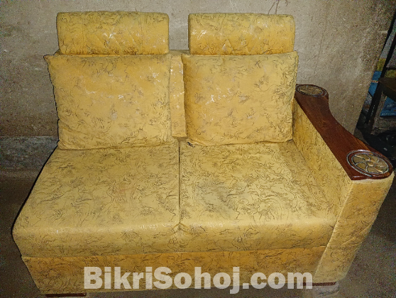 ৫ সিটের কর্ণার সোফা সেট (সেগুন কাঠ)একেবারে নতুন কন্ডিশন